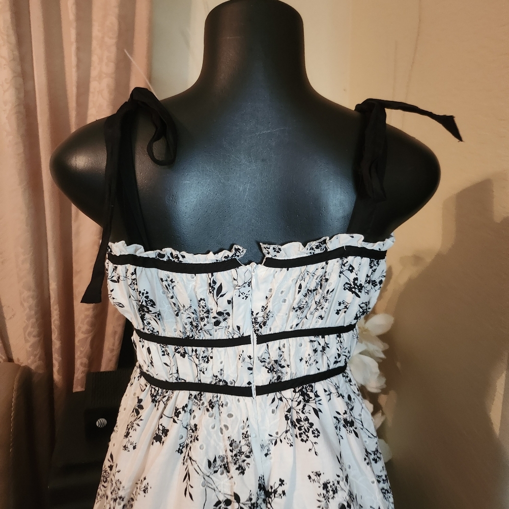 Forever 21 Floral Print Eyelet Maxi dress size S NWOT - Picture 5 of 6